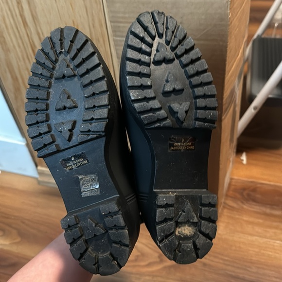 ✨FREE SHIPPING✨ jeffrey campbell waterproof chelsea booties - Picture 4 of 4